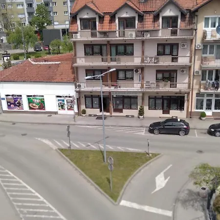 Lana דירה בייאליינה